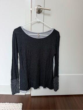 Casual Layered-Trim Long Sleeve Tee in Charcoal Gray